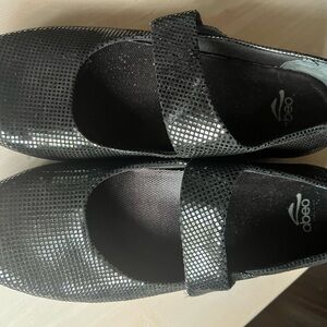 Abeo Black Textured Flats with Strap